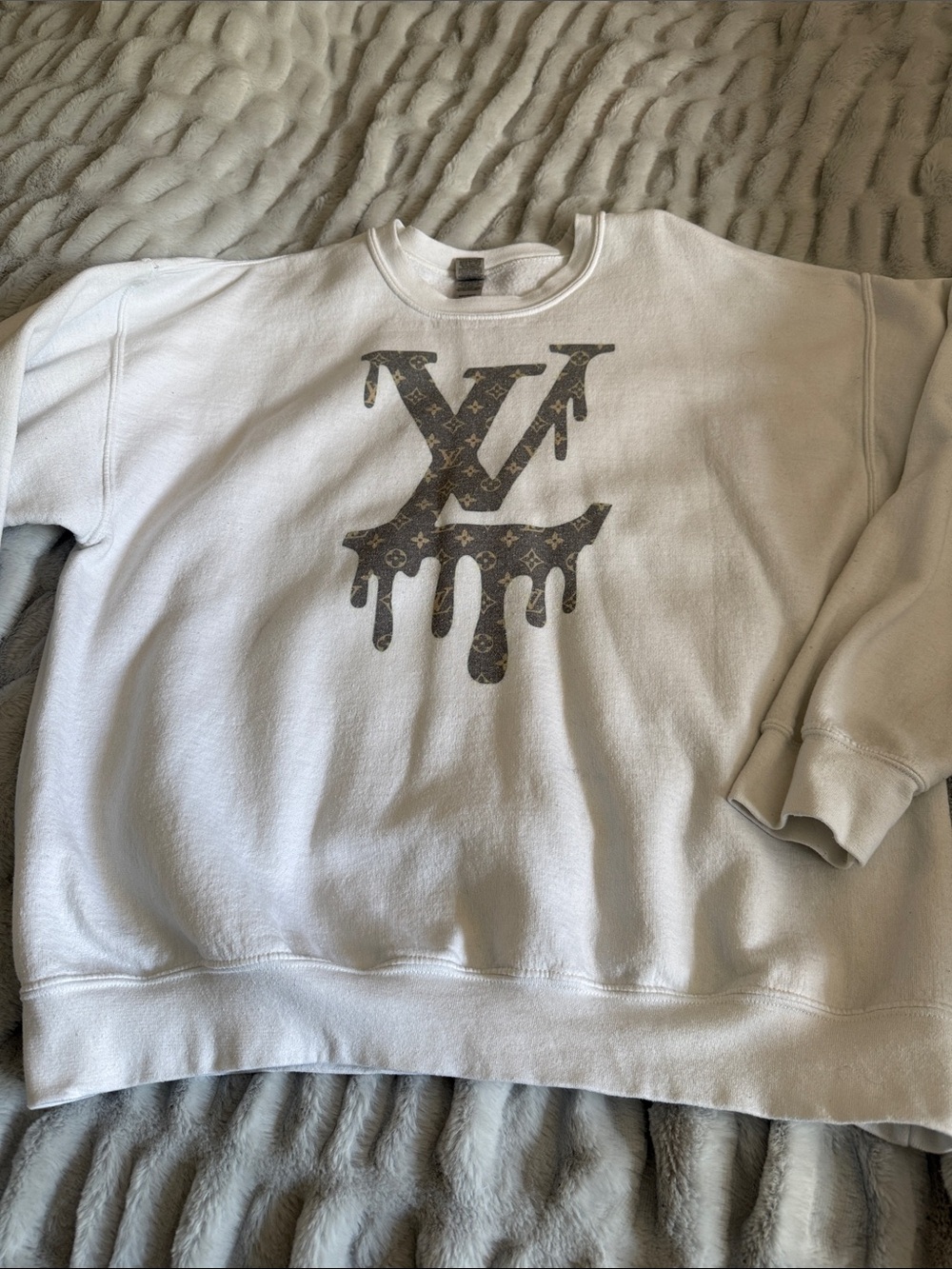 Gildan White Crewneck Sweatshirt with Brown Drip Logo Graphic